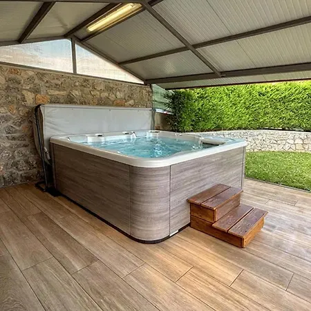 Lovely In With Sauna Jurdani